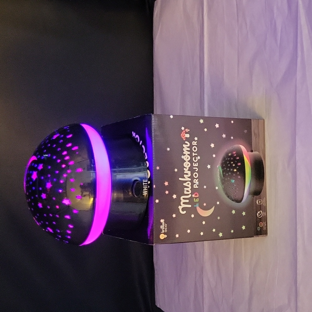 Mushroom 🍄  LED projector - Picture 2 of 4